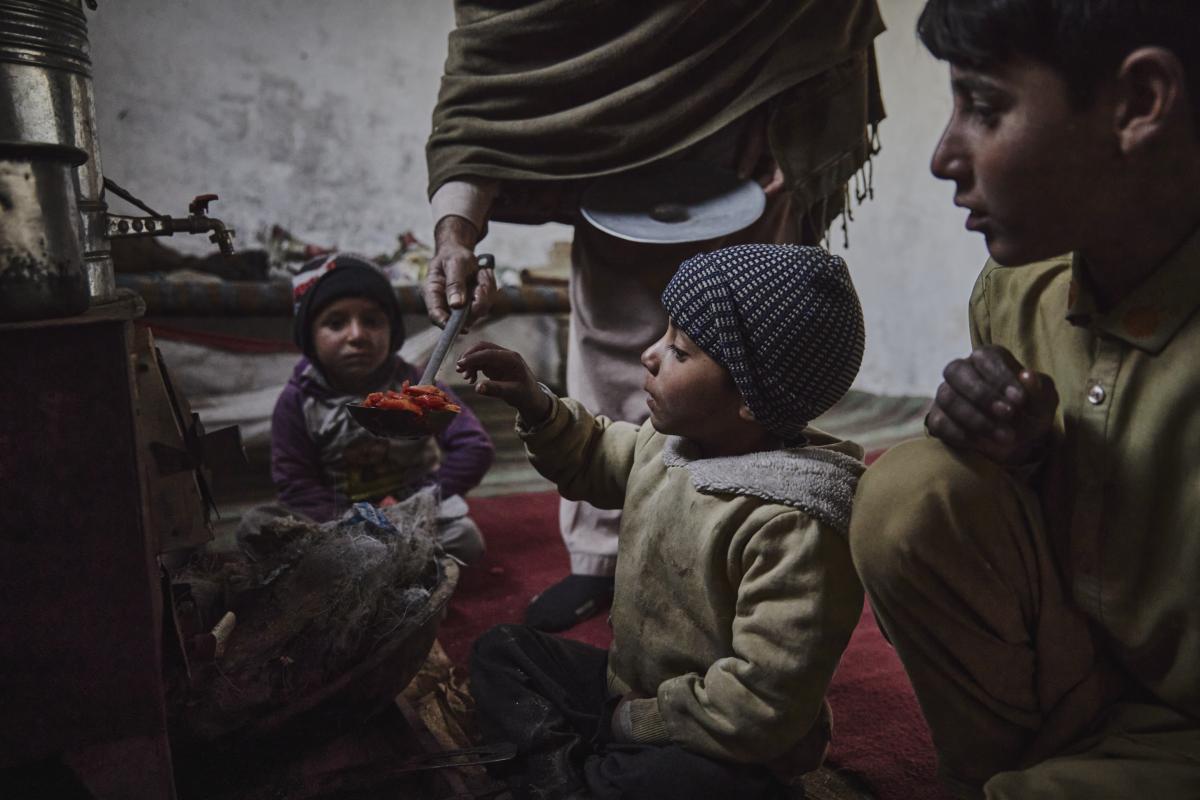 La malnutrition et la pénurie alimentaire menacent d'empirer une situation déjà critique. © UNHCR/Andrew McConnell