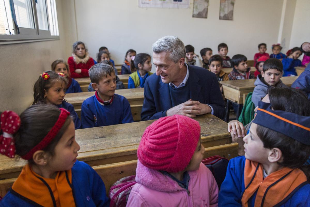 UNHCR-Hochkommissar Filippo Grandi bei einem Besuch in der Al Shuhada Schule in Syrien. © UNHCR/Andrew McConnell