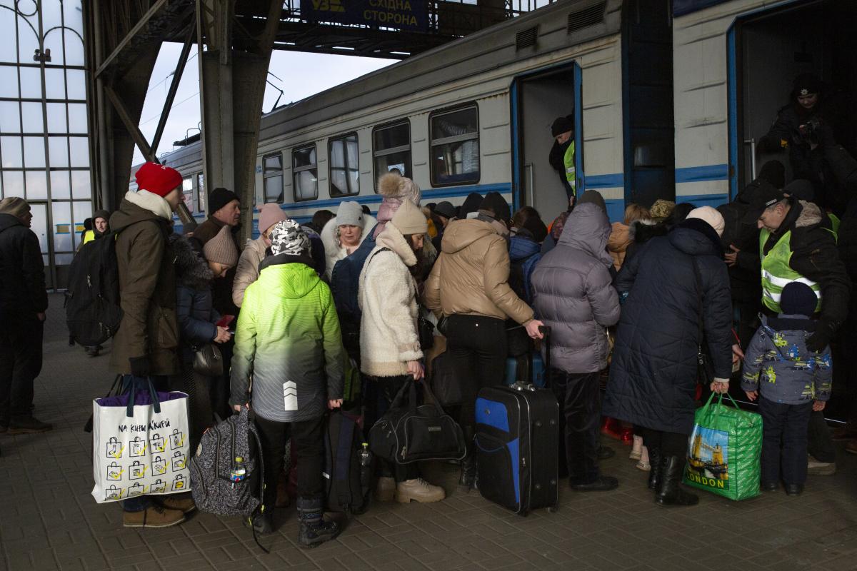 Ukraine. Internally displaced families flee to Lviv to escape conflict further east. © UNHCR/Valerio Muscella