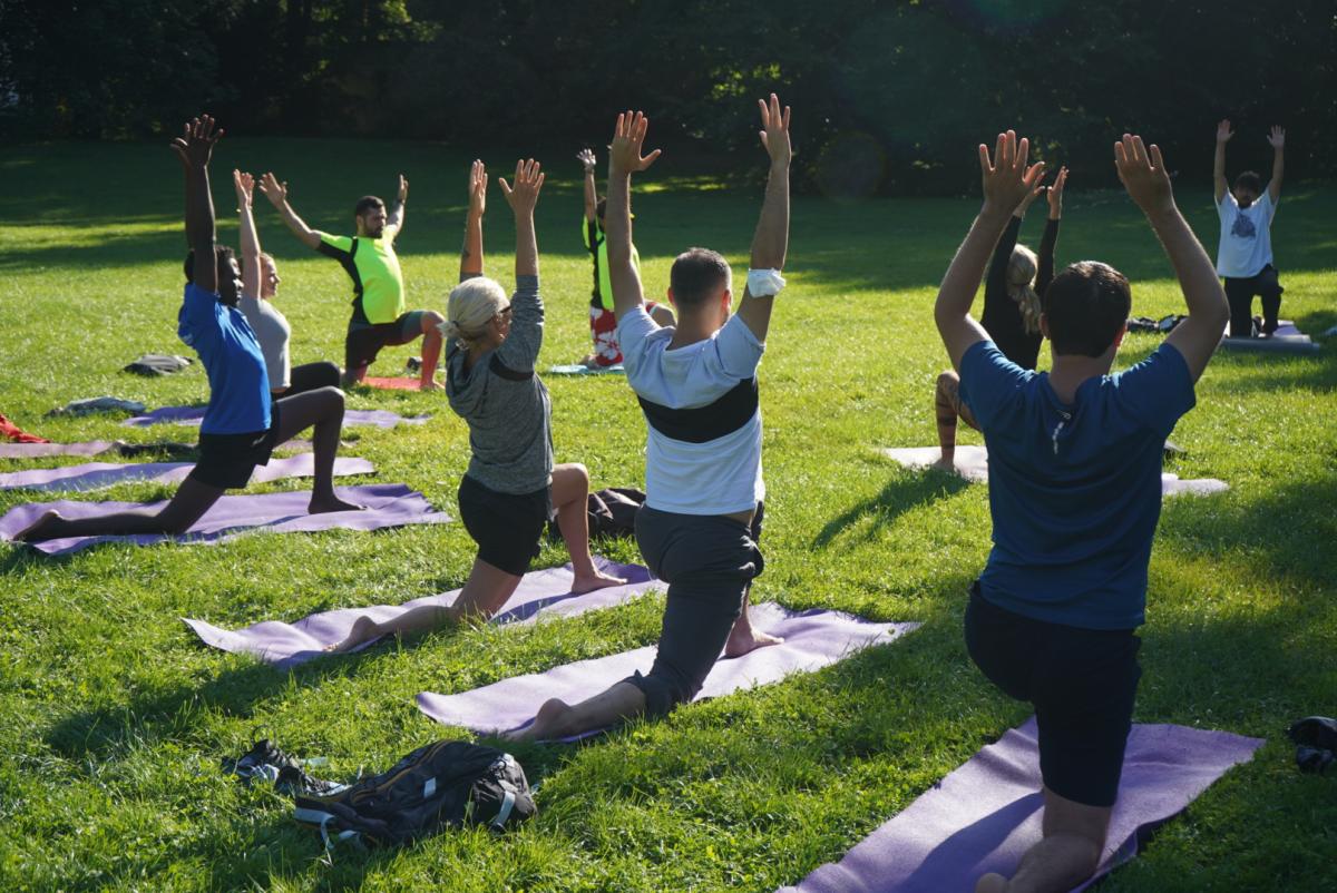Von Laufen bis Yoga - die Outdoor-Aktivitäten von FLAG21 tragen zum sozialen Zusammenhalt bei. ©FLAG21