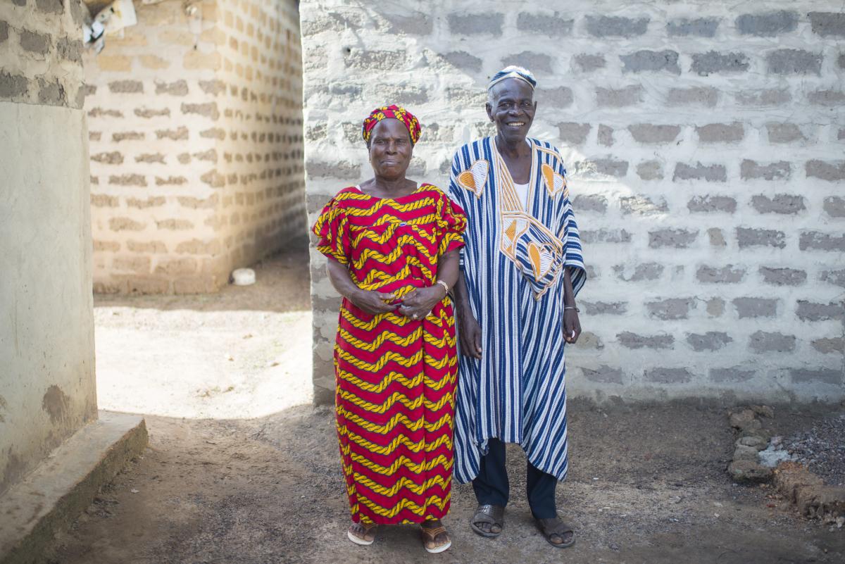 Maurice und Elisabeth sind in Côte d'Ivoire zurück nach einem Jahrzehnt im Exil.© UNHCR/Colin Delfosse