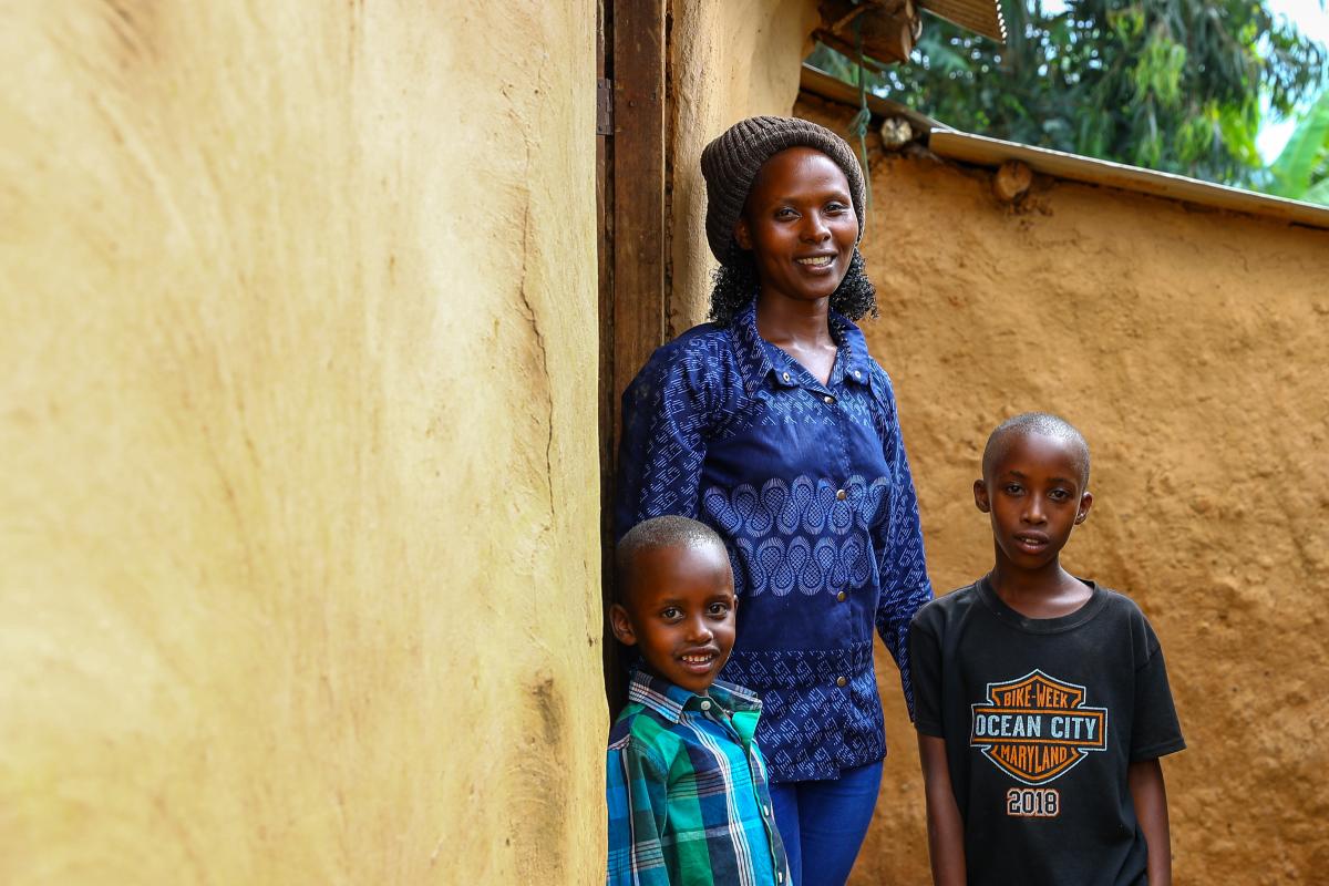 Comme la mère de Solange, Yvette, vit dans le camp de Kiziba depuis qu'elle a fui la RDC en 1996. UNHCR/Lilly Carlisle 