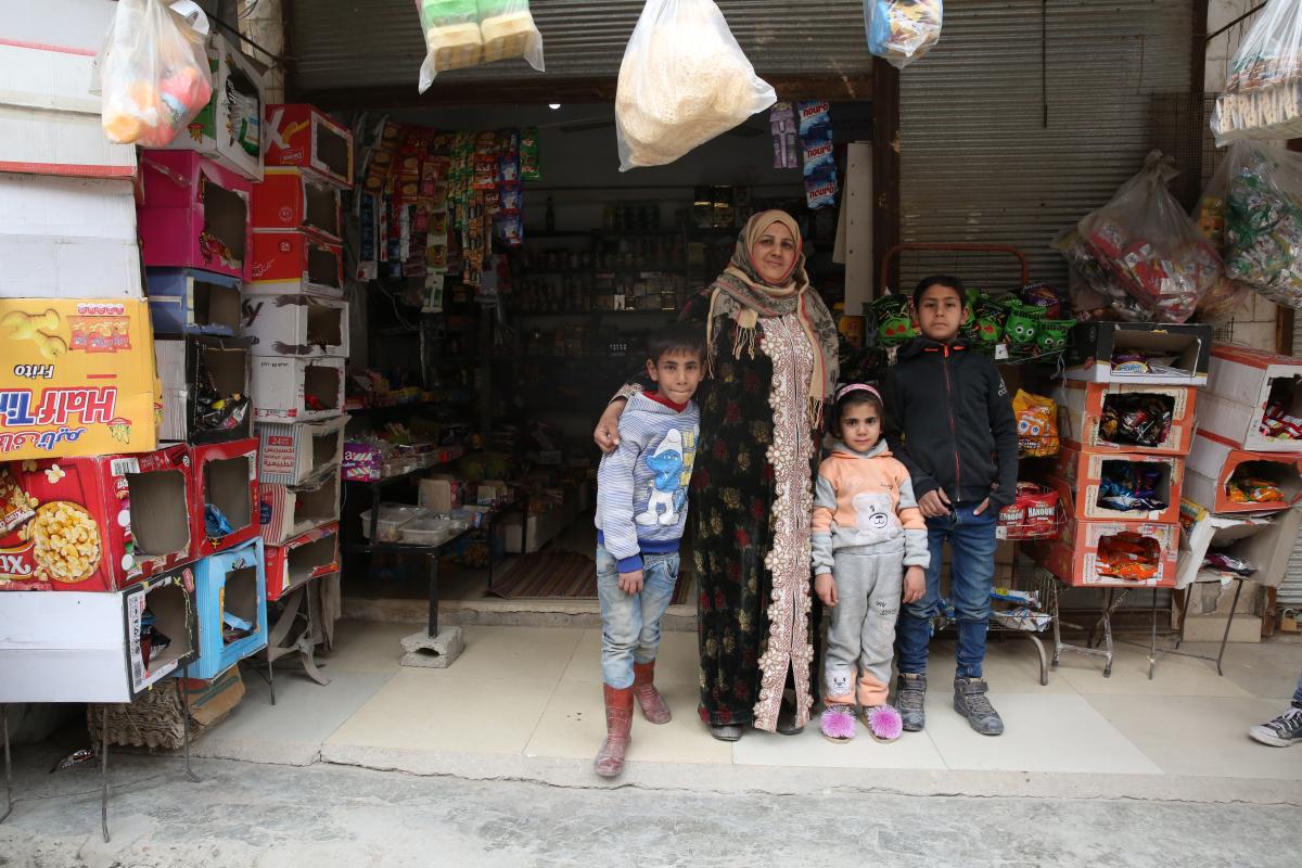 UNHCR unterstützte Shukran, Mutter von 3 Kindern, in ihrem Geschäft, um für ihre Kinder zu sorgen. © UNHCR/Vivian Toumeh