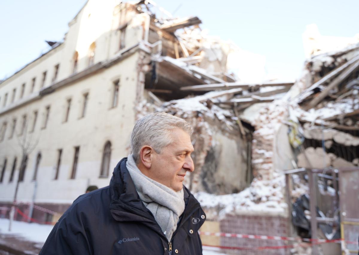 Der UN-Hochkommissar für Flüchtlinge, Filippo Grandi, besuchte im Januar 2024 die Ukraine. Hilfe ist weiterhin nötig.