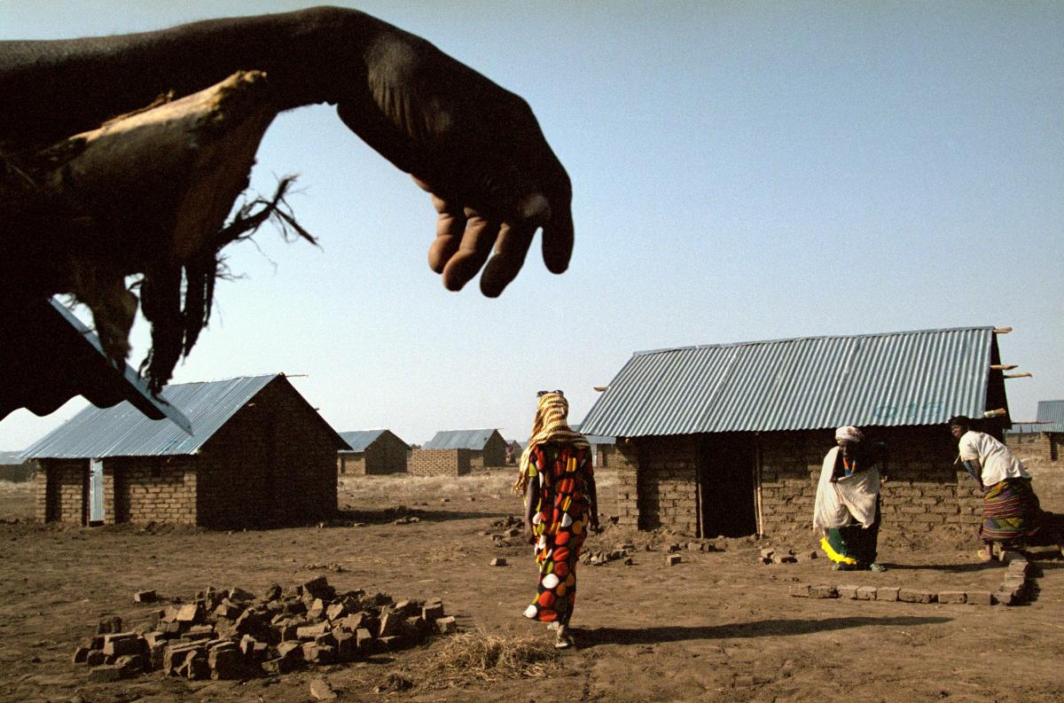 KENYA. Kakuma refugee camp. 2002. © Alex Majoli/Magnum Photos