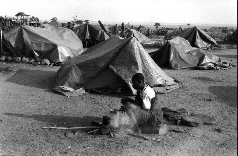 SUDAN. Near Juba (now South Sudan). 1993. © Abbas/Magnum Photos