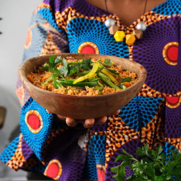 Riz jollof préparé par un réfugié de Sierra Leone