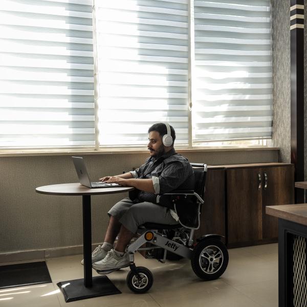 Utilisateur de la Peace Therapist, plateforme de thérapie en ligne pour les réfugiés pour les soutenir avec leur santé mentale