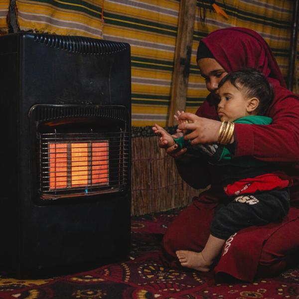 Worod und Mustafa, syrische Flüchtlinge in Jordanien, in ihrer unhygienischen Unterkunft in einem Vorort von Amman